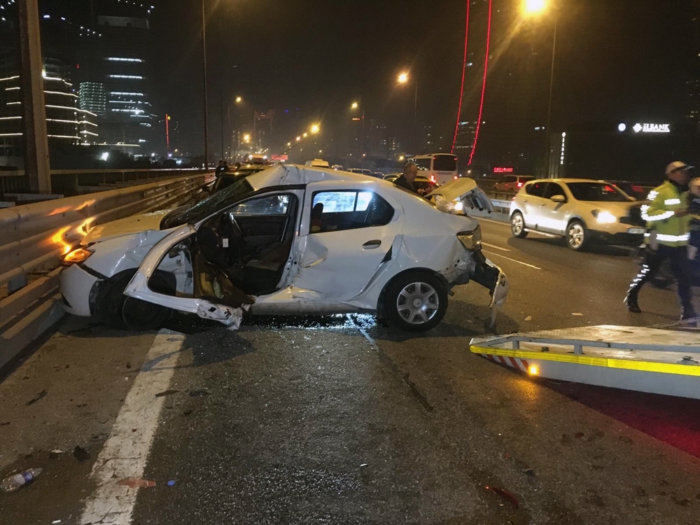 TEM Otoyolu’nda feci kaza: 1 ağır 4 yaralı