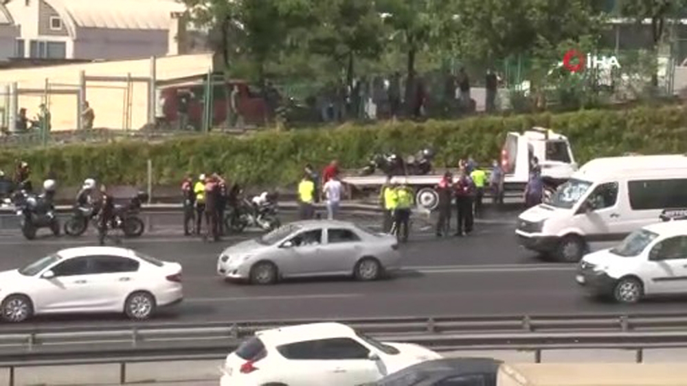 Tem otoyolunda yunus polisleri kaza yaptı:2 yaralı