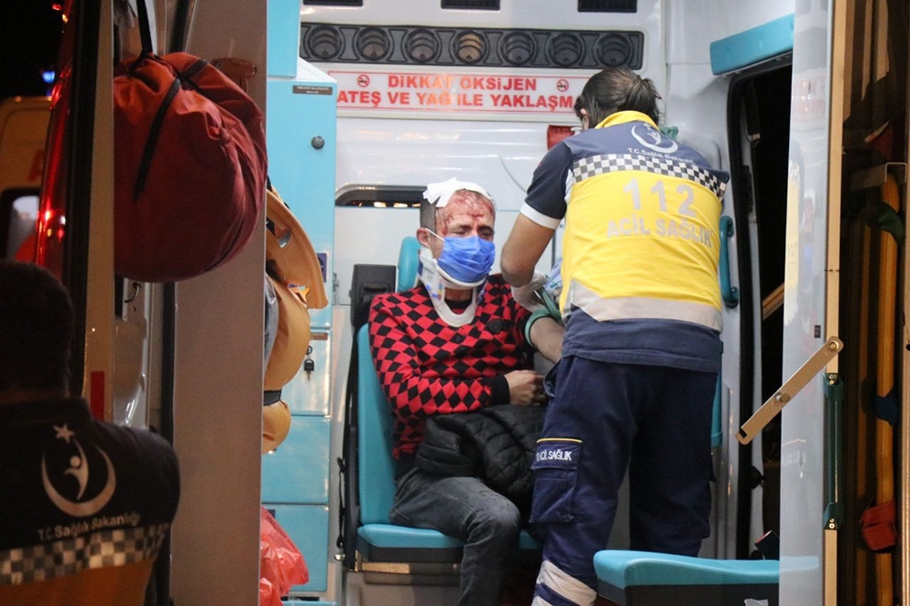 TEM’de freni patlayan kamyon önündeki araçları biçti: 9 yaralı