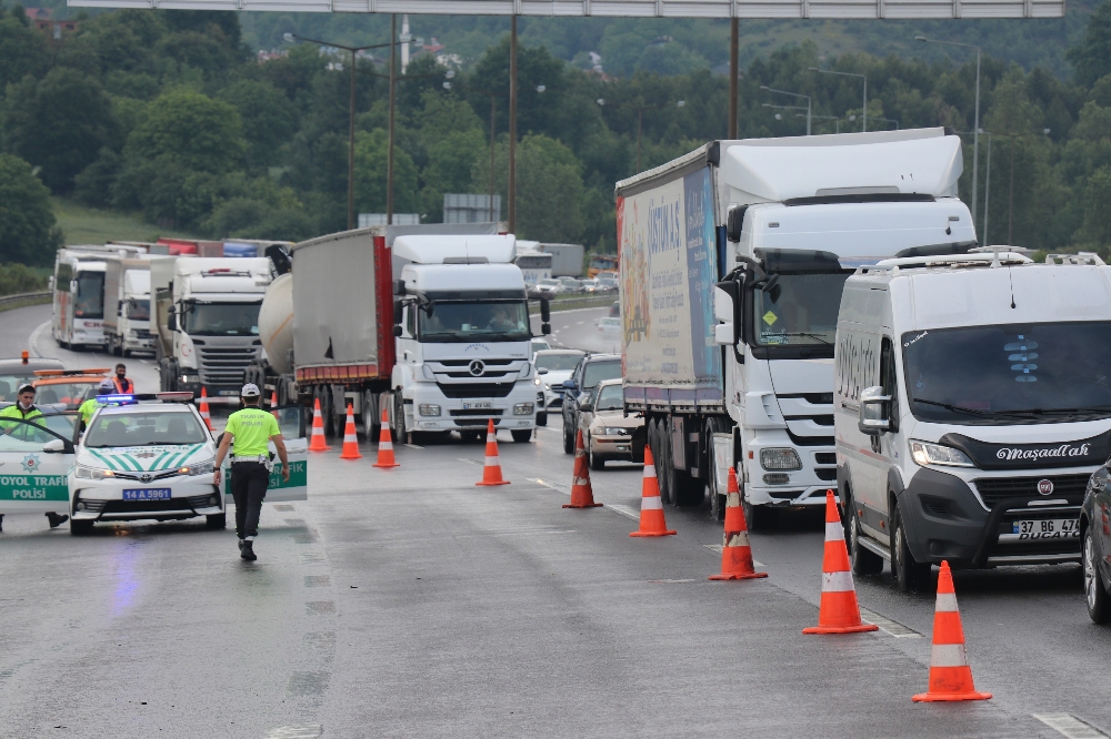 TEM’de zincirleme trafik kazası: 4 yaralı