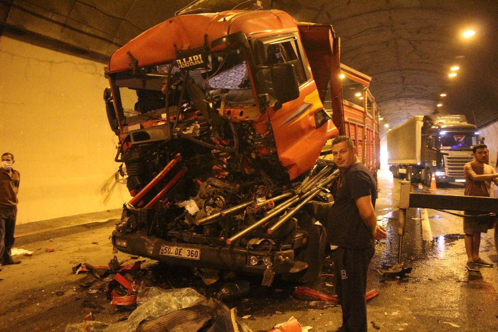 TEM’deki zincirleme kaza anı kamerada