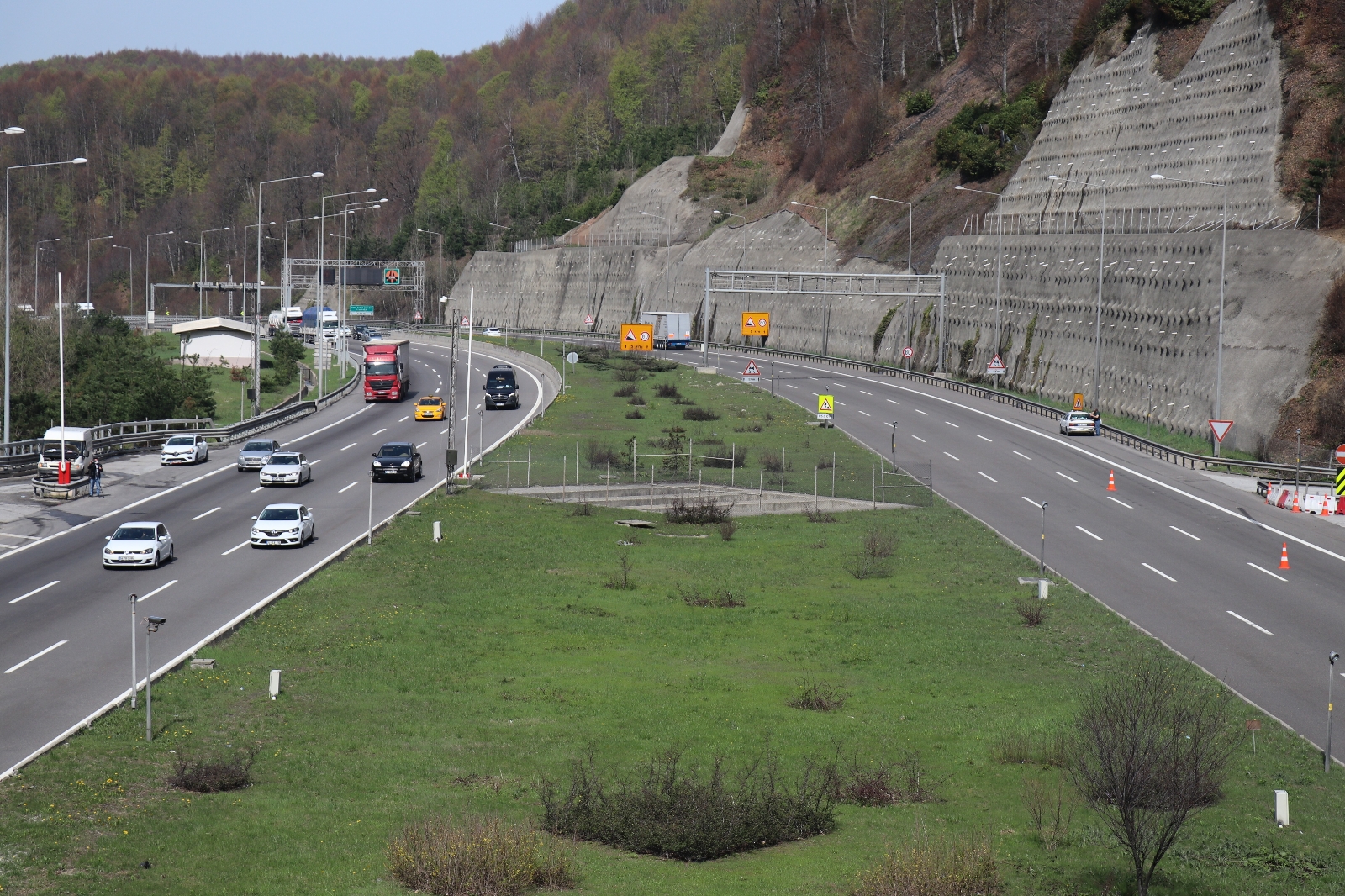TEM’in Bolu Dağı geçişinde tam kapanma öncesi trafik yoğunluğu