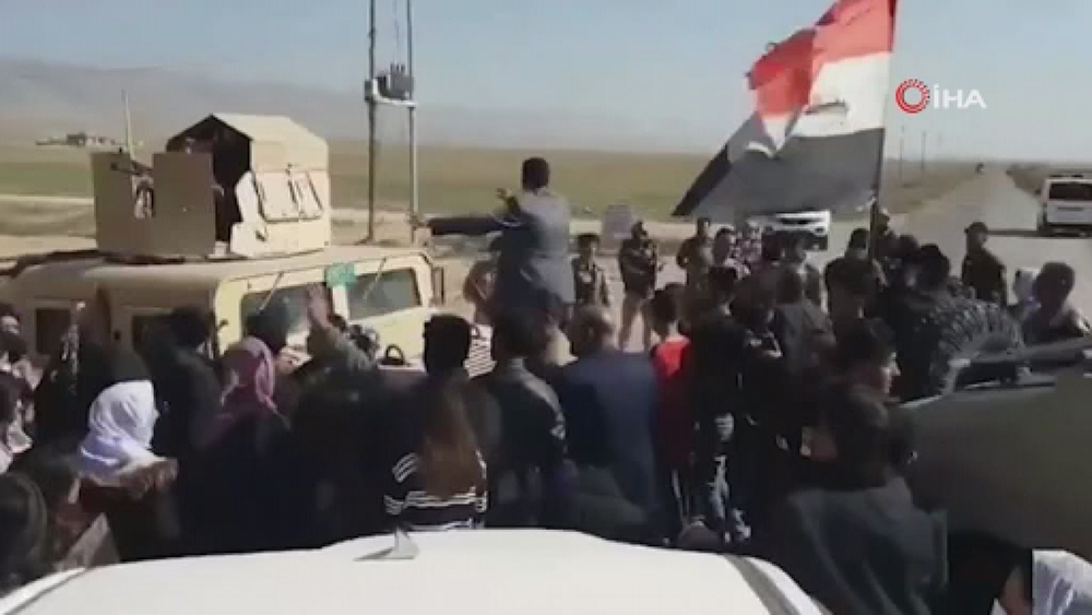 Terör örgütü PKK yandaşlarından Sincar’a girmeye çalışan Irak ordusuna taşlı saldırı