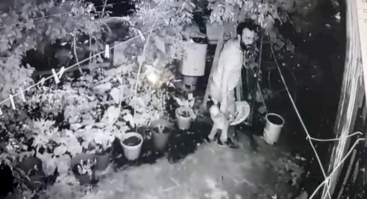 Tesisat malzemelerini çalan hırsız kamerada