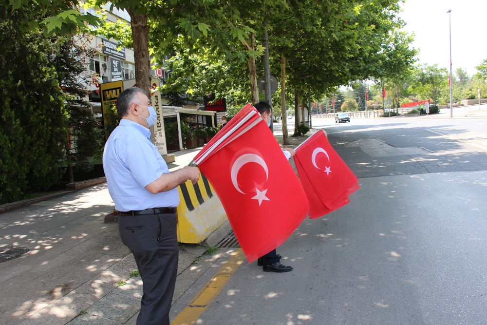 TESK’ten 51 şehit esnaf için 51 bin Türk bayrağı