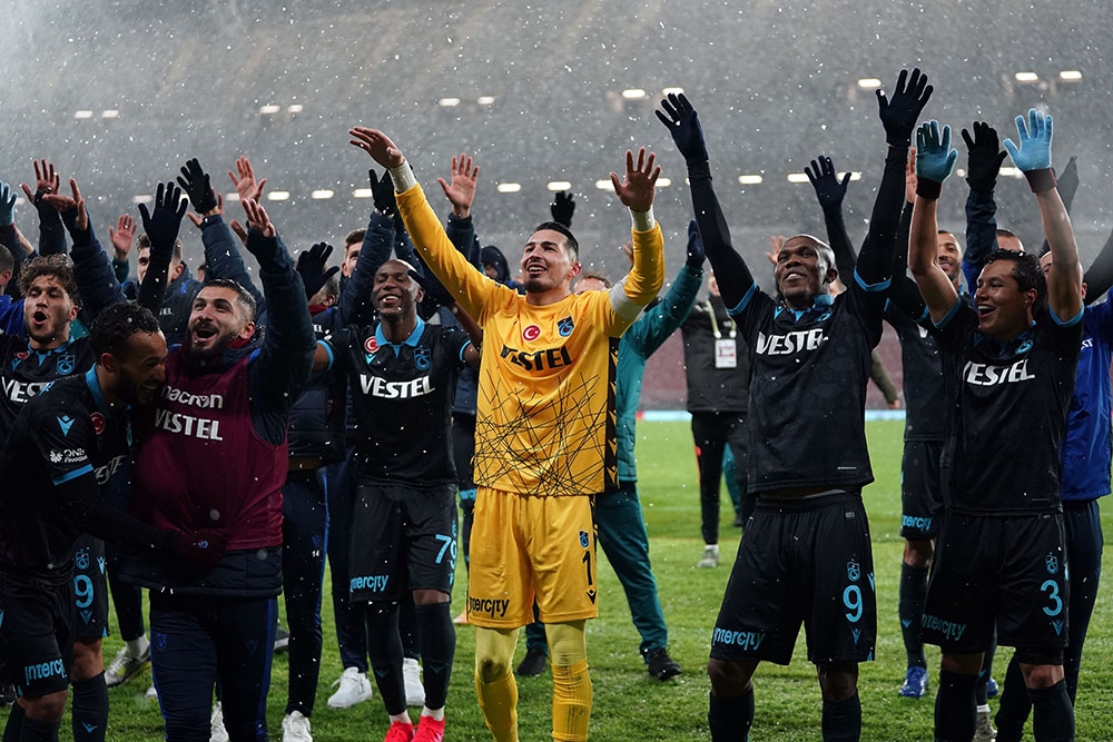 TFF Süper Kupa, Trabzonsporlu futbolcuların ellerinde havalandı
