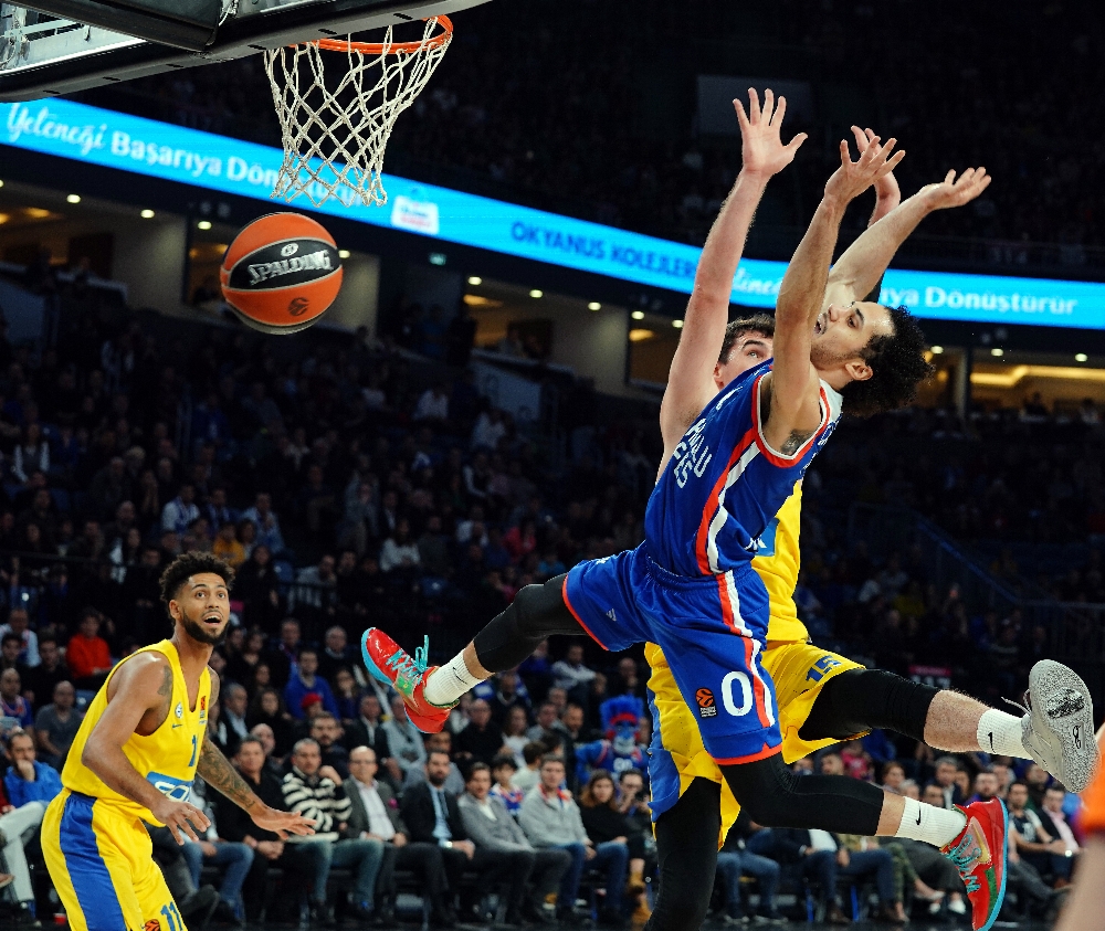 Thy Euroleague: Anadolu Efes: 99 - Maccabi Fox Tel Aviv: 79