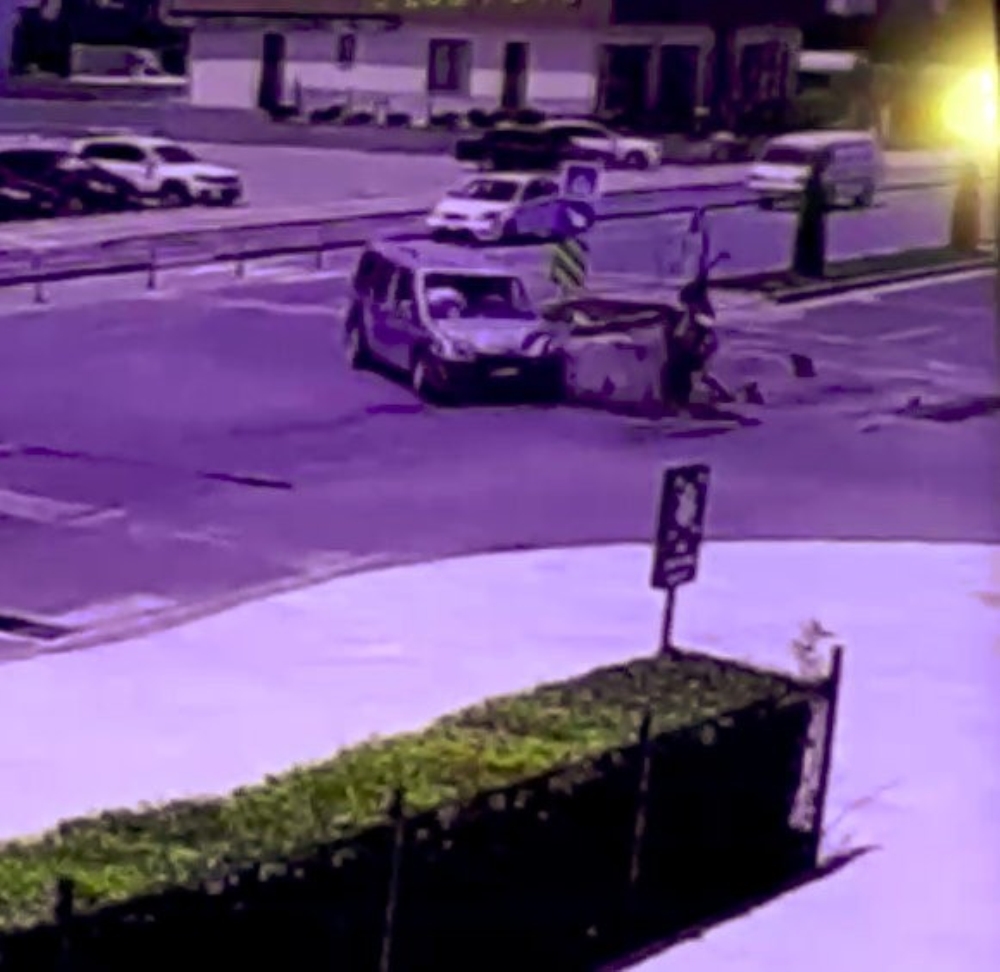 Ticari araca çarpan motosiklet sürücüsü ağır yaralandı