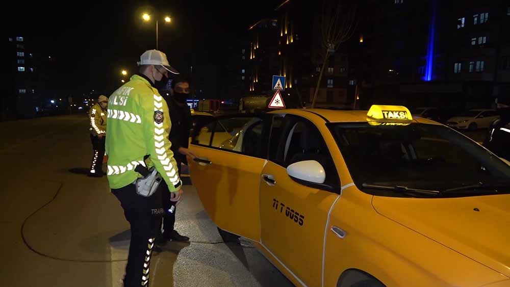 Ticari taksilerde ön koltuğa müşteri alan sürücüler uyarıldı