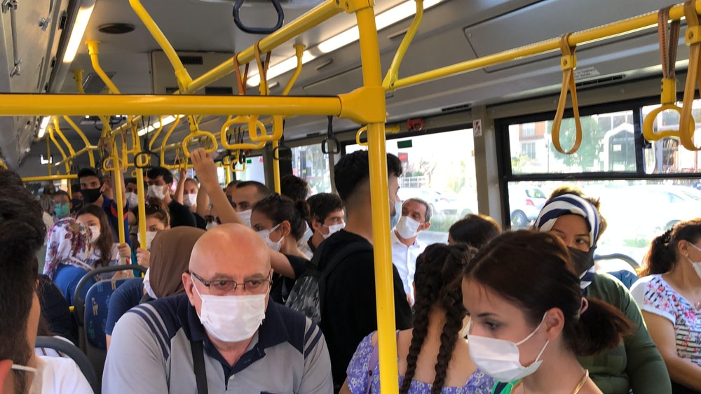 Tıka basa dolu otobüsler pes dedirtti