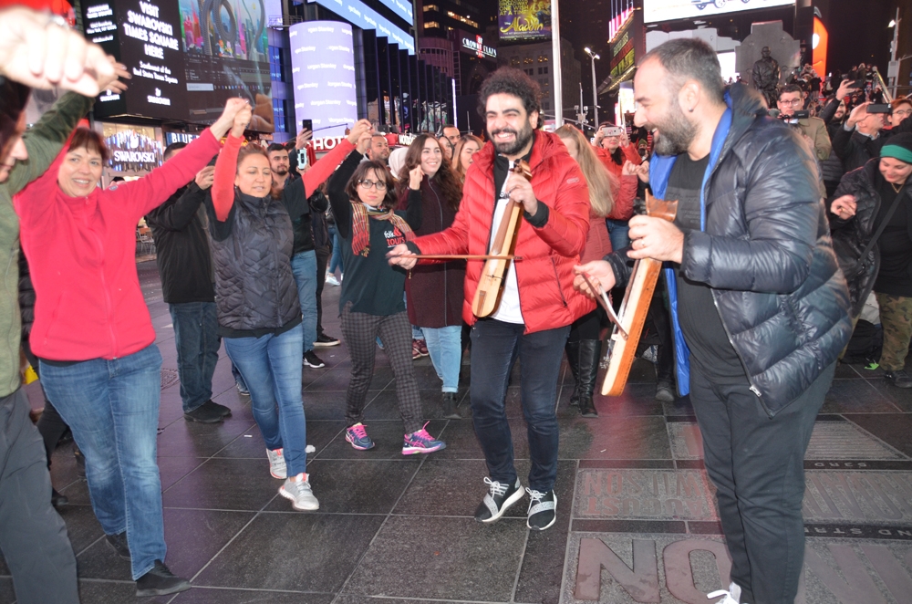 Times Meydanı Kemençe, Tulum Ve Horon İle İnledi
