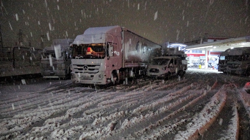 Tokat’ta yoğun kar yağışı ulaşımda aksamalarda neden oldu