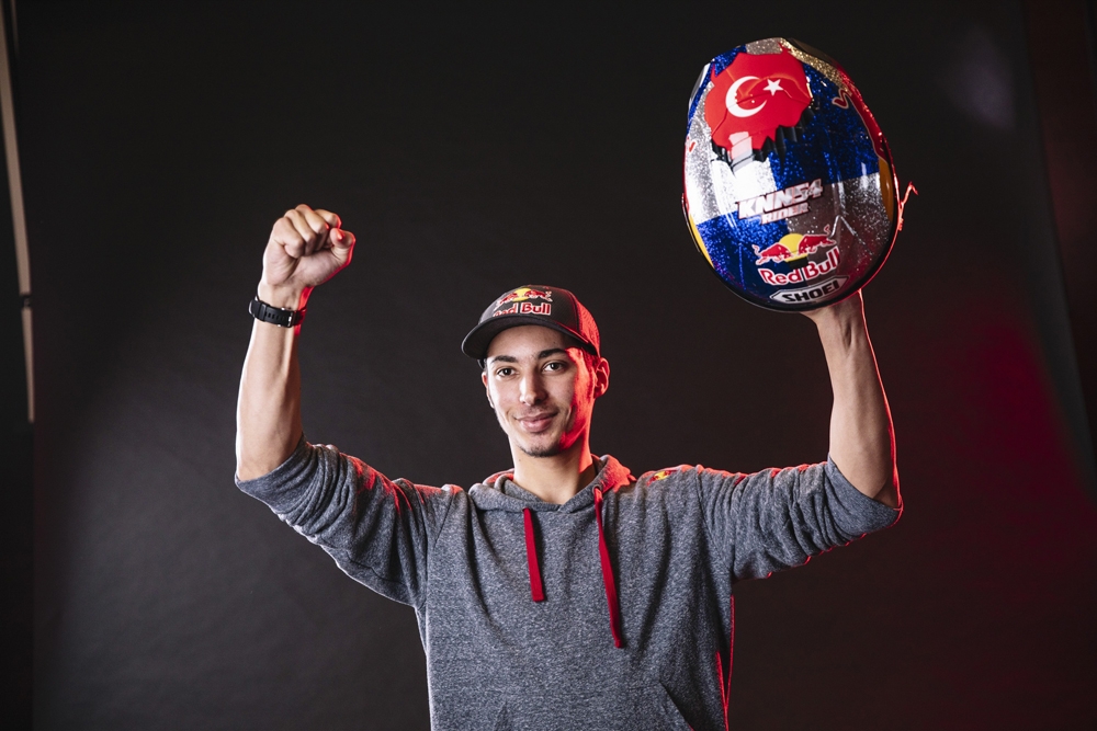 Toprak Razgatlıoğlu Superbike  dönüşünü podyumla yaptı