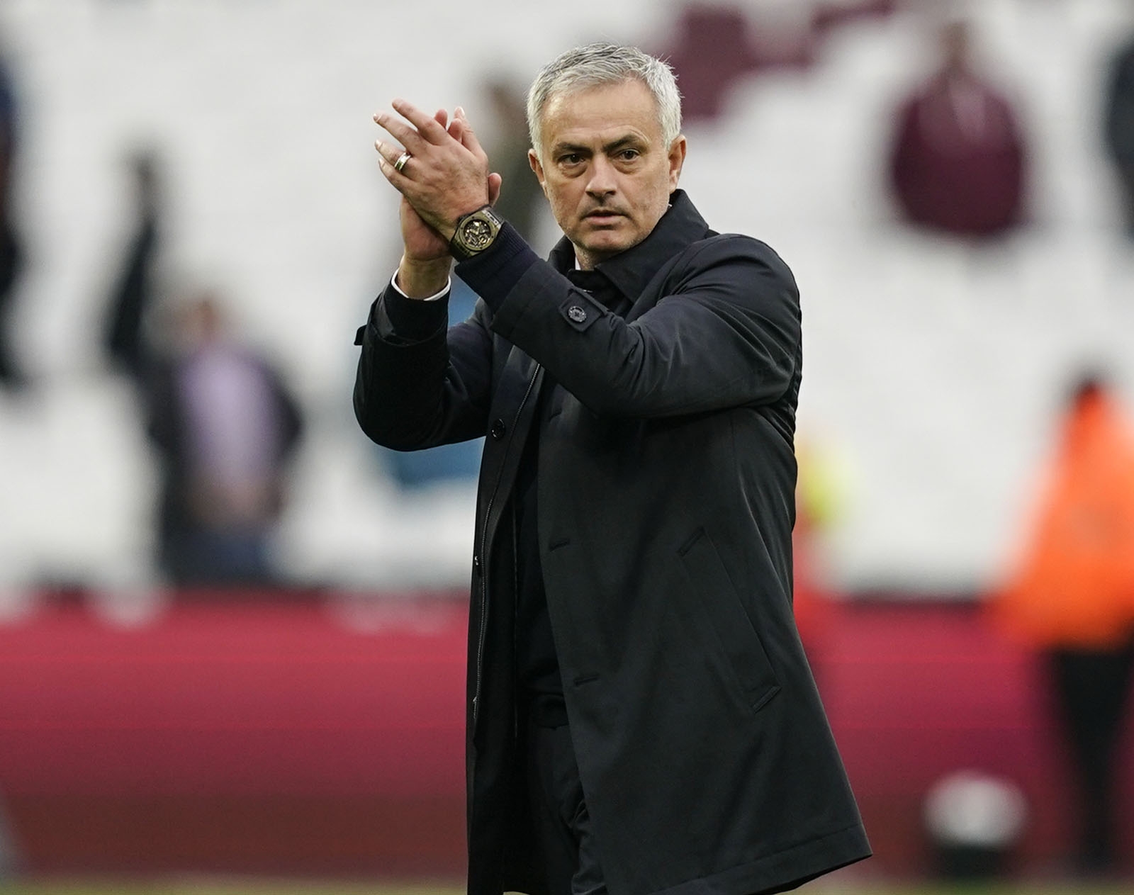 Tottenham, Mourinho ile yollarını ayırdı