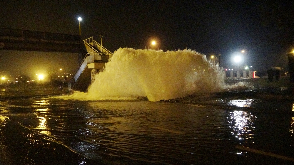 Trabzon’da ana isale hattı patladı: Karayolu ulaşıma kapandı