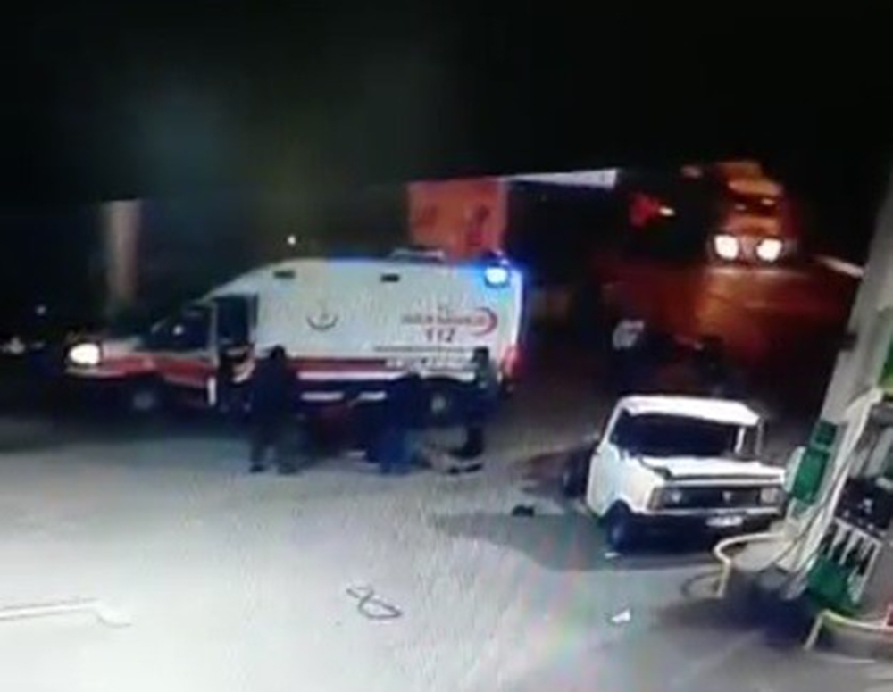 Trabzon’da feci kaza: Sürücü savruldu, kamyonet ikiye bölündü