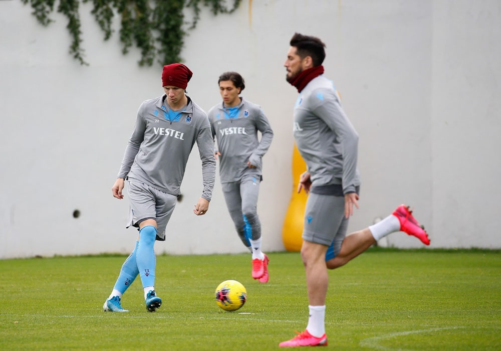Trabzonspor, Fenerbahçe maçı hazırlıklarına bir günlük iznin ardından başladı