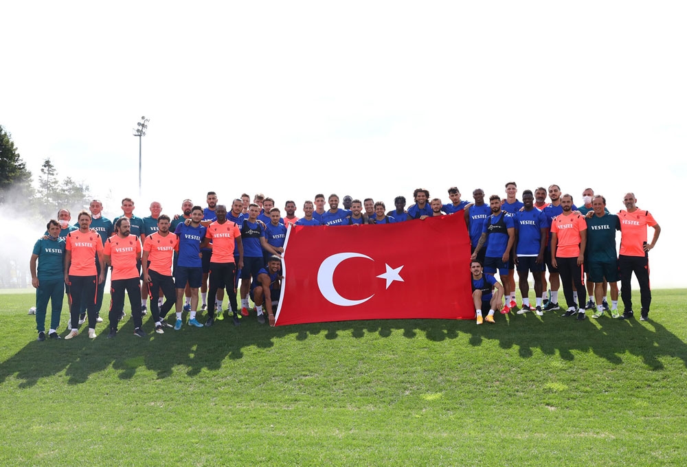 Trabzonspor’dan 30 Ağustos pozu