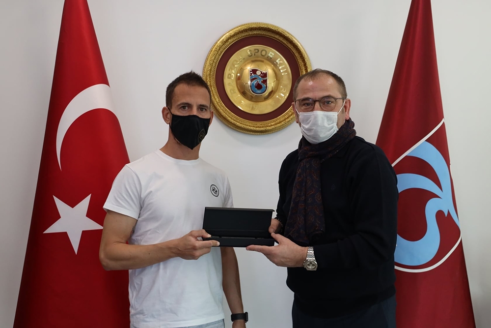 Trabzonspor’dan Pereira’ya teşekkür plaketi