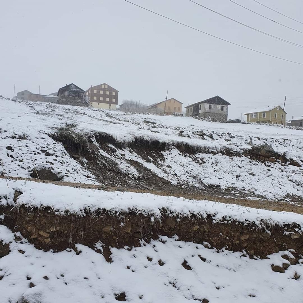 Trabzon’un yaylalarında mayıs ayında kar sürprizi
