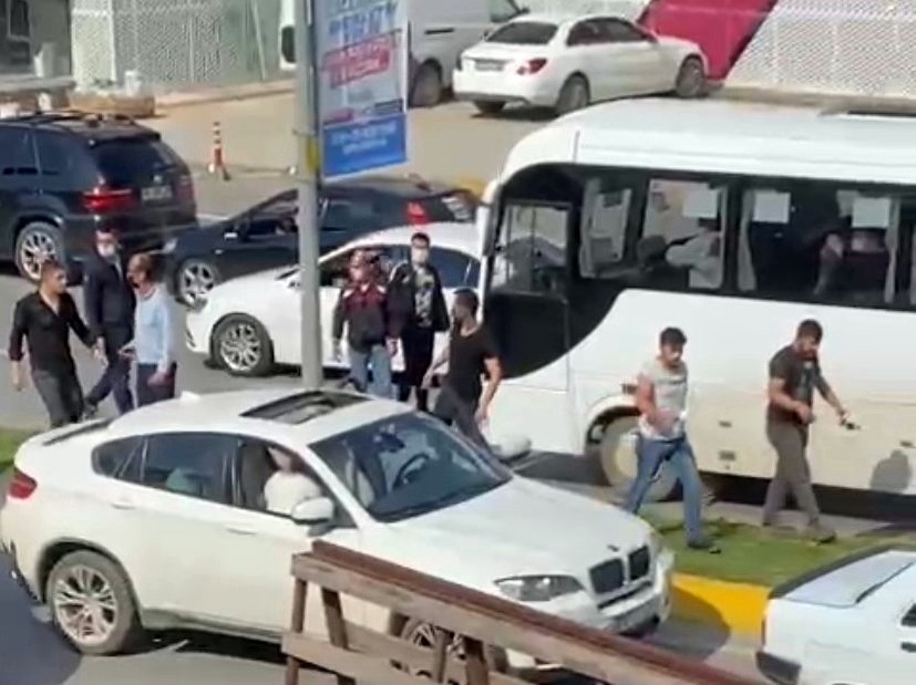 Trafik kazası sonrası cadde boks ringine döndü