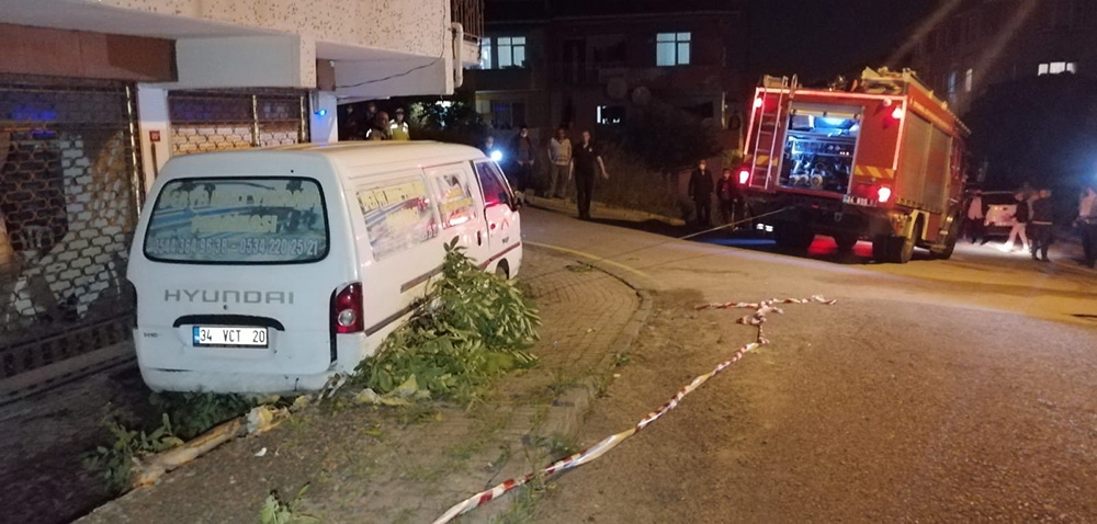 Trafik kazasında korkutan kimyasal madde sızıntısı