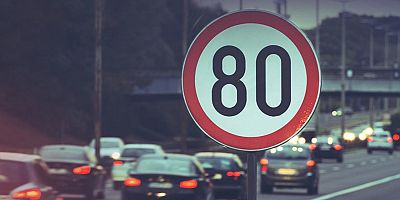 Trafik levhaları yeniden düzenlenecek