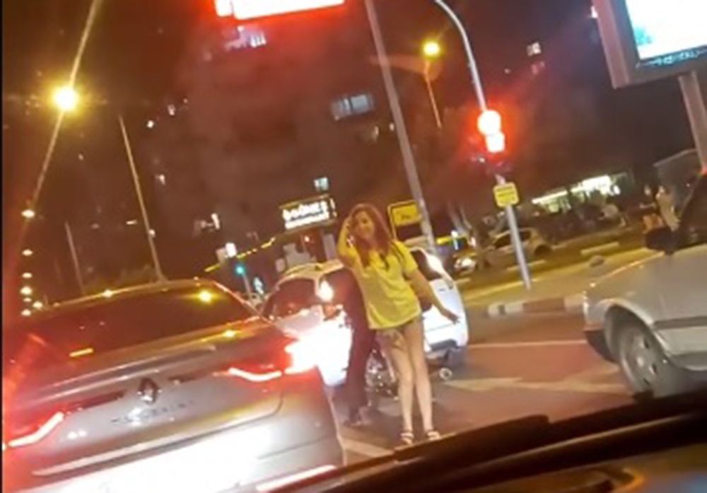 Trafikte kırmızı ışık dansı