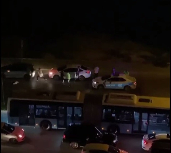 Trafikte yumruk yumruğa kavga