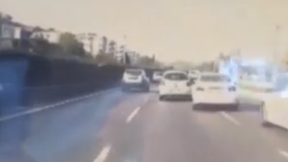 Trafikteki sürücülerin hayatını tehlikeye atan makas terörü işte böyle görüntülendi