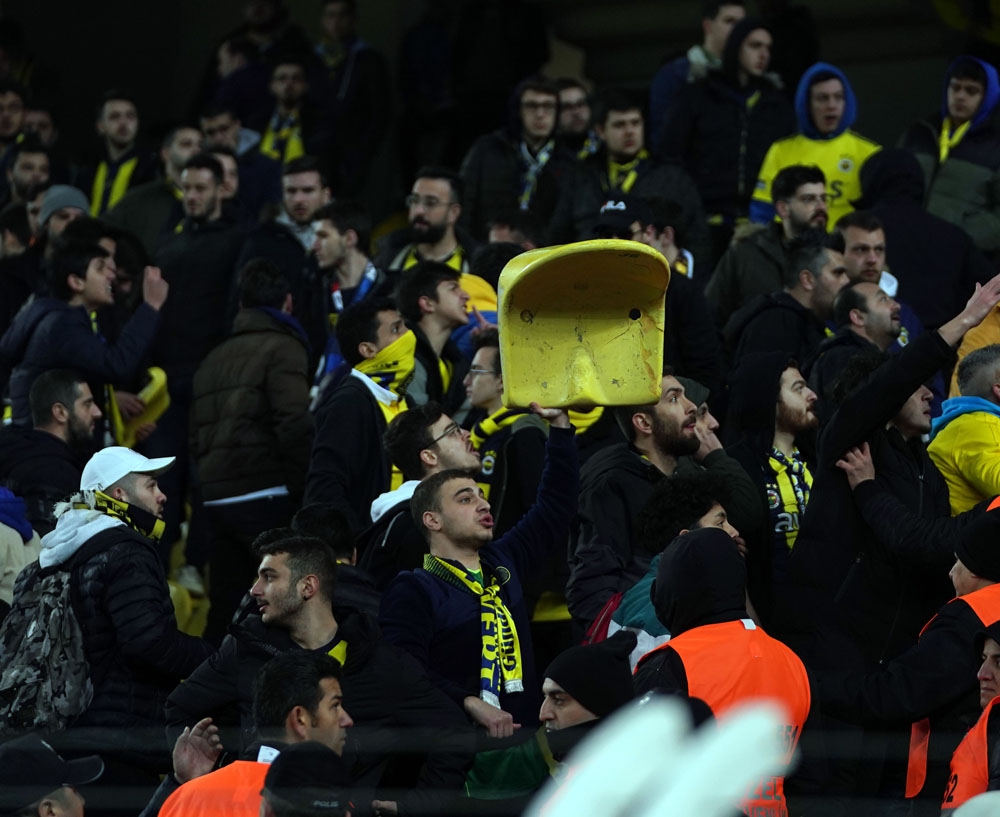 Tribünlerde Ersun Yanal istifa sesleri