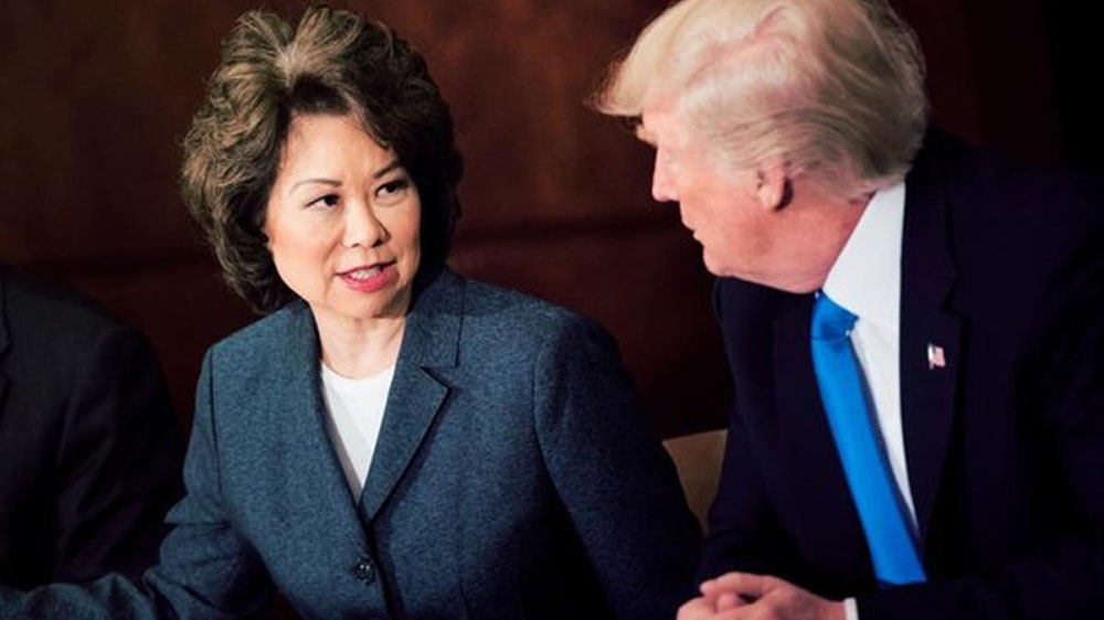 Trump kabinesinden ilk istifa geldi