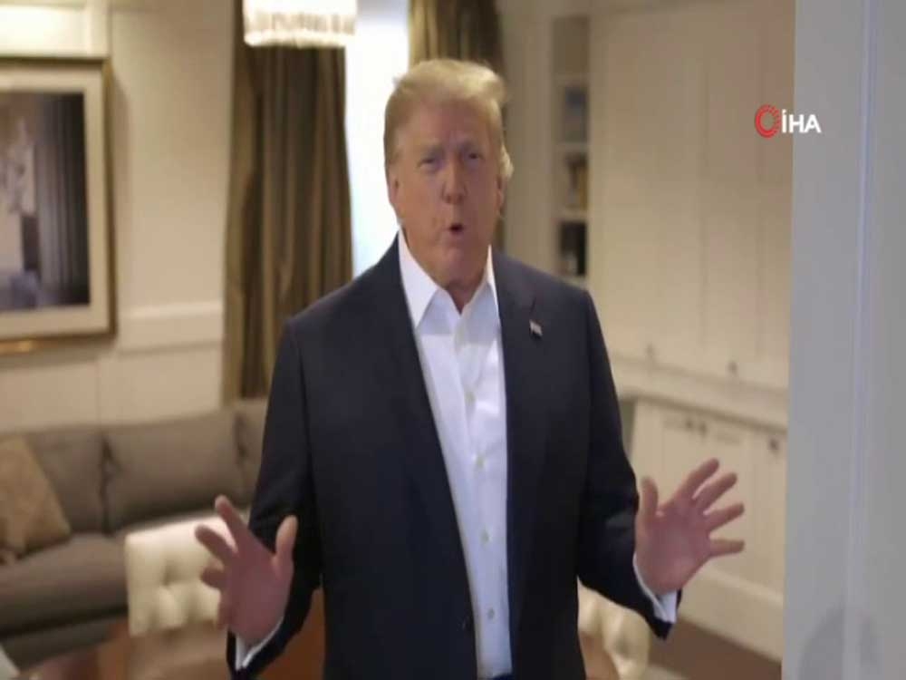 Trump, tedavi gördüğü hastaneden kısa süreliğine hayranları için çıktı