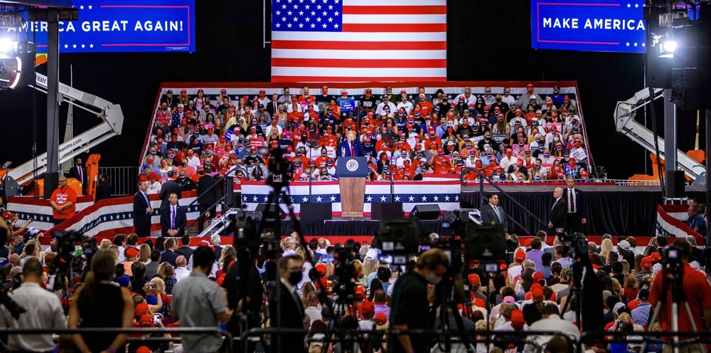 Trump’ın kapalı alandaki mitingi tepki çekti