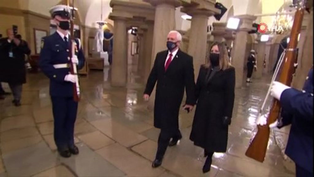 Trump’ın yardımcısı Pence, Biden’ın yemin törenine katıldı