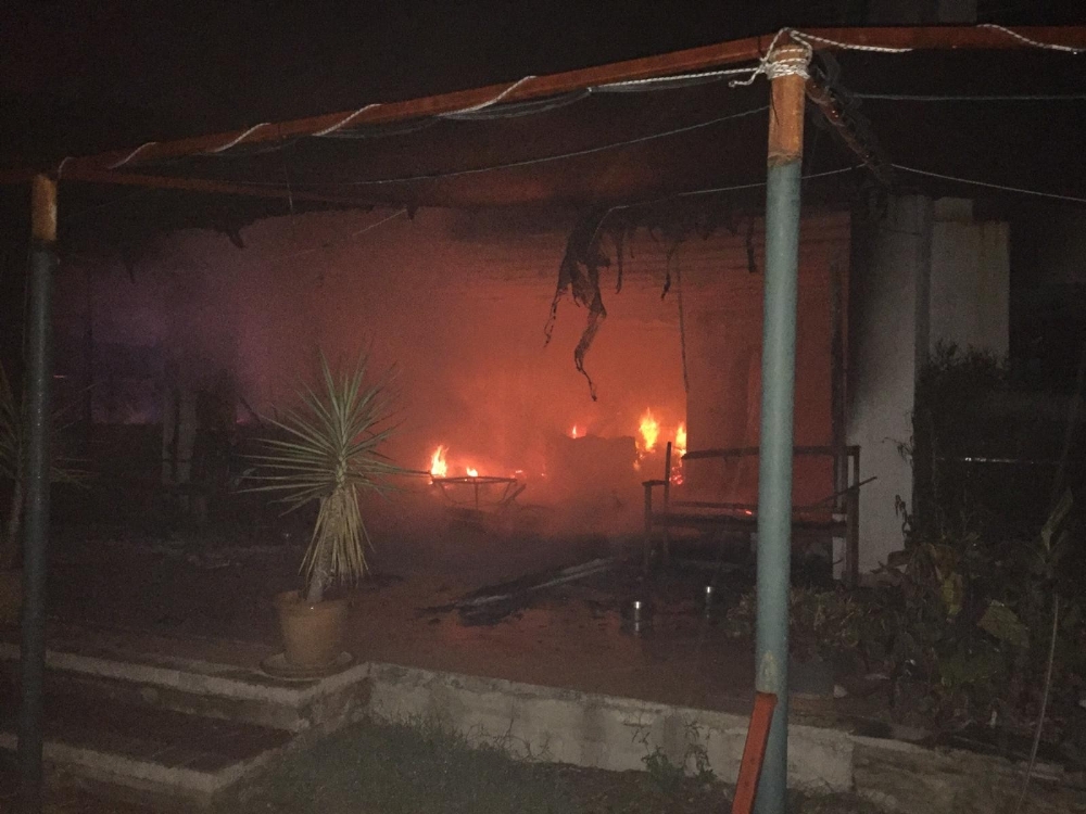 Tuğba Özayın İngiliz Komşularının Evi Yandı