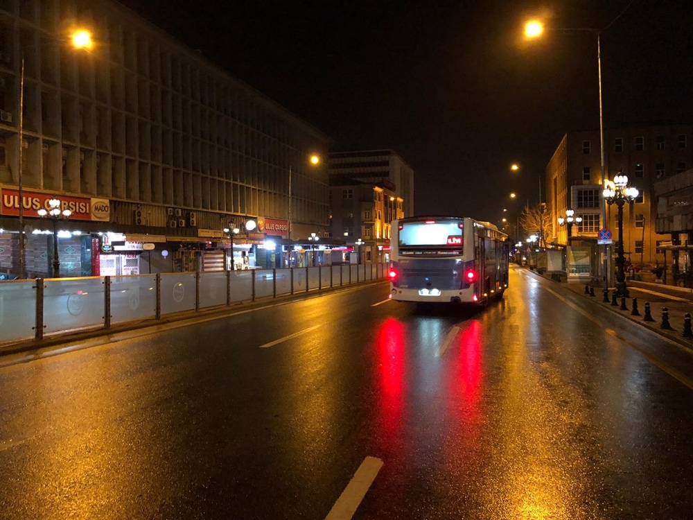 Tüm illerde hafta sonu uygulanan sokağa çıkma kısıtlaması sona erdi