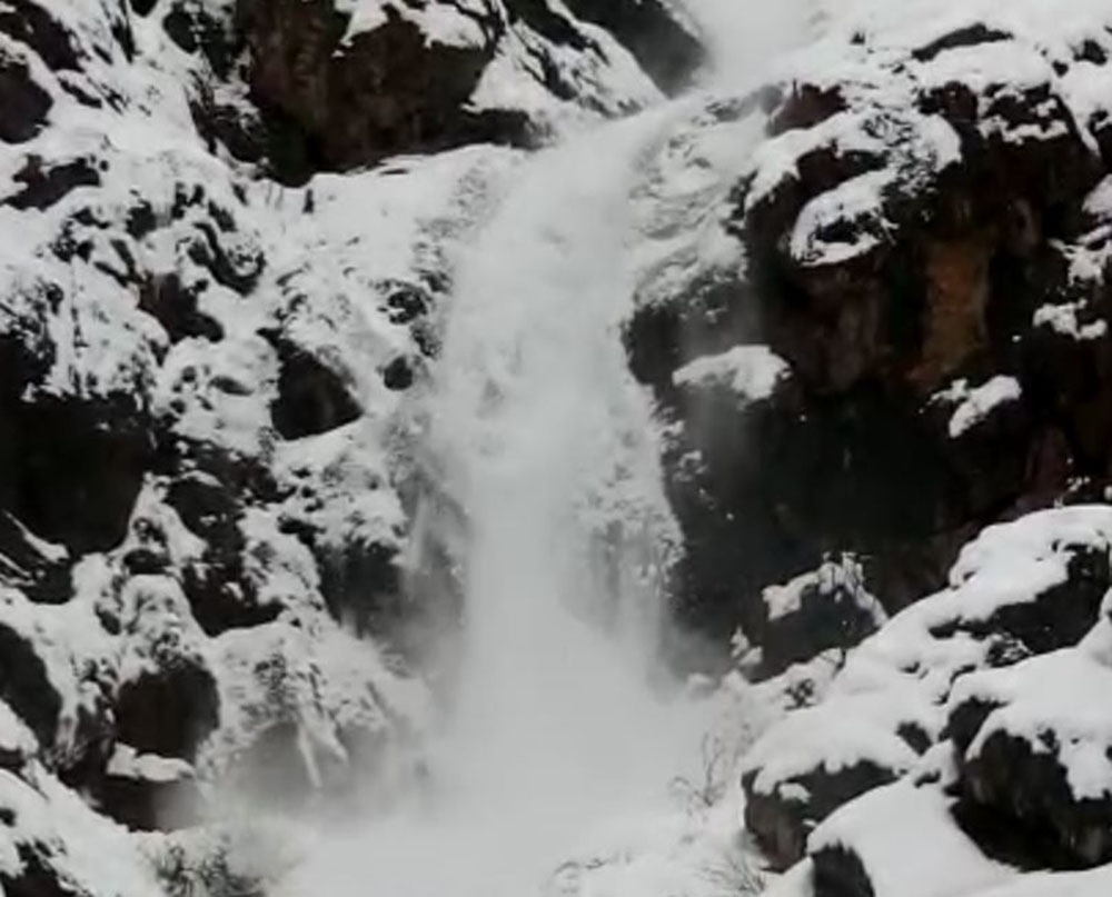 Tunceli’de çığ şelale gibi indi, o anlar kamerada