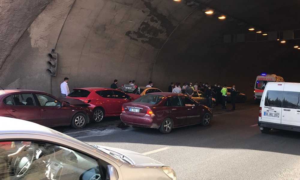 Tünel girişinde zincirleme trafik kazası