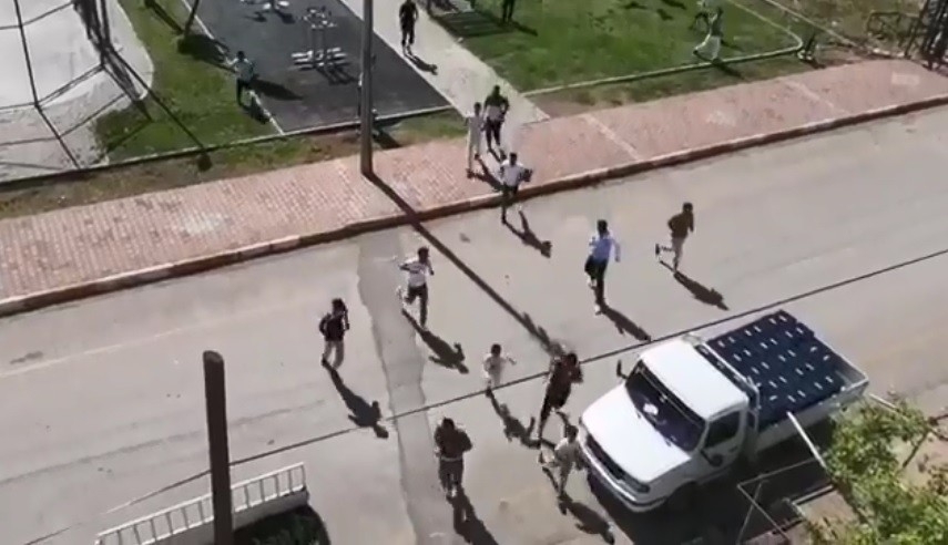 Tüpçü, çocukları polis sireni çalıp ‘teslim olun’ diyerek korkuttu
