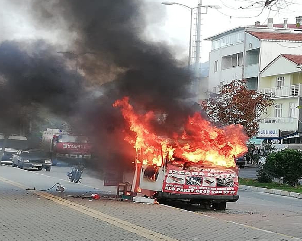 Tüpü Patlayan Köfte Karavanı Alev Alev Yandı