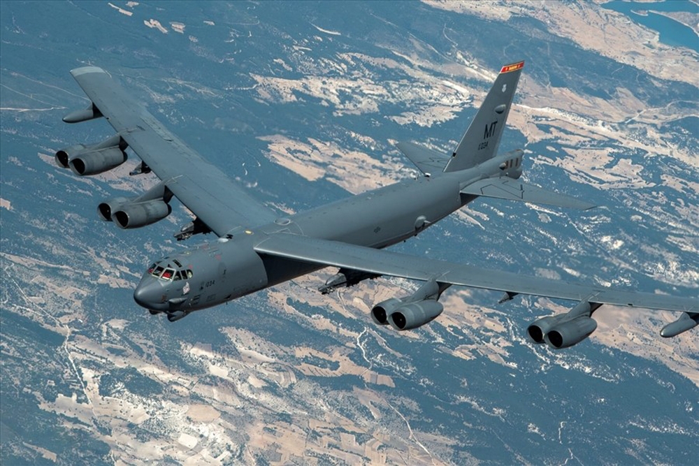 Türk uçaklarından ABD B-52’sine havada destek