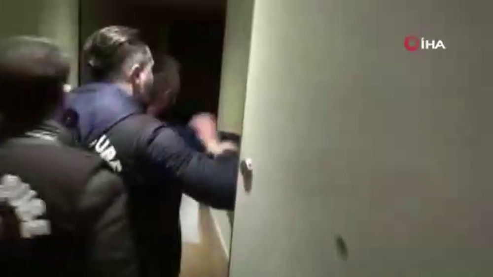 Türk ve Alman polisinin dolandırıcılara yaptığı operasyon kamerada