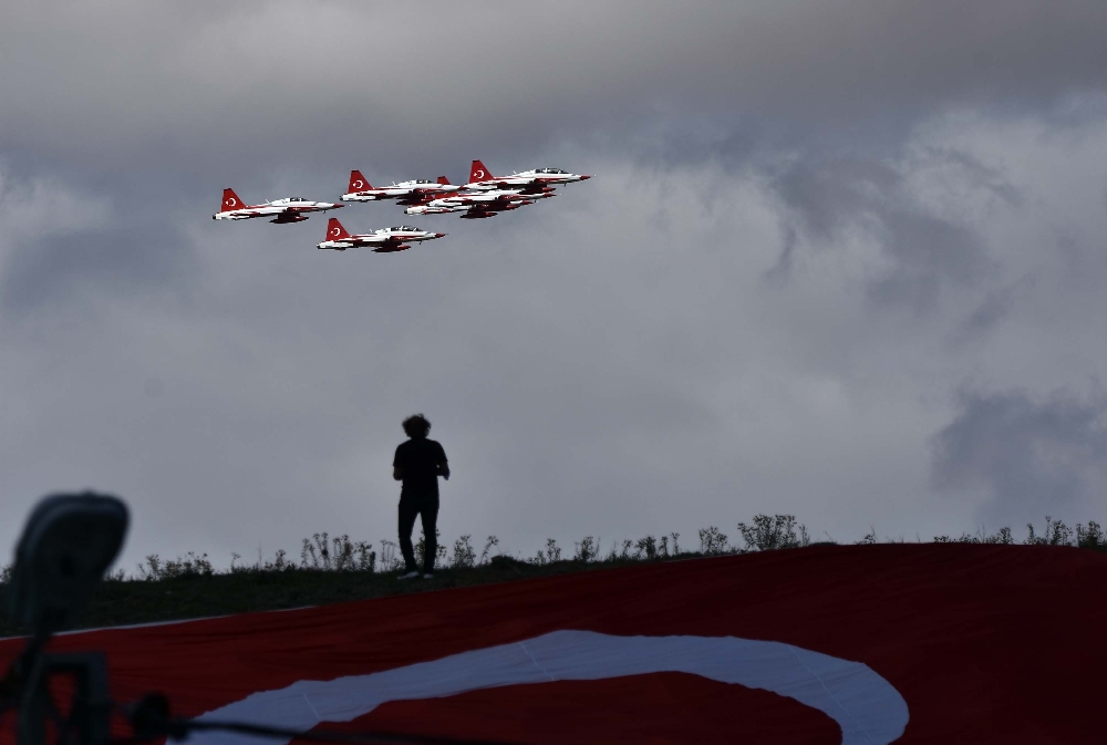 Türk Yıldızları Ahlat’ta büyüledi