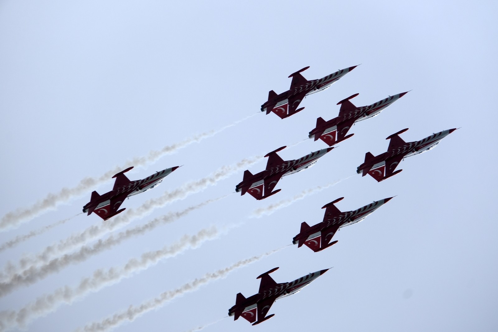 Türk Yıldızları’ndan İskenderun’da selamlama uçuşu