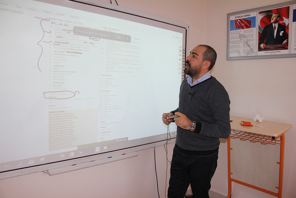 Türkçe konuşamıyordu, şimdi edebiyat öğretmeni