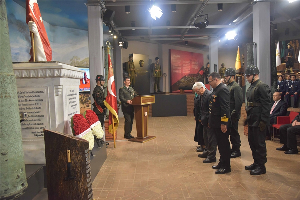 Türkiye Şehitlerini Anıyor