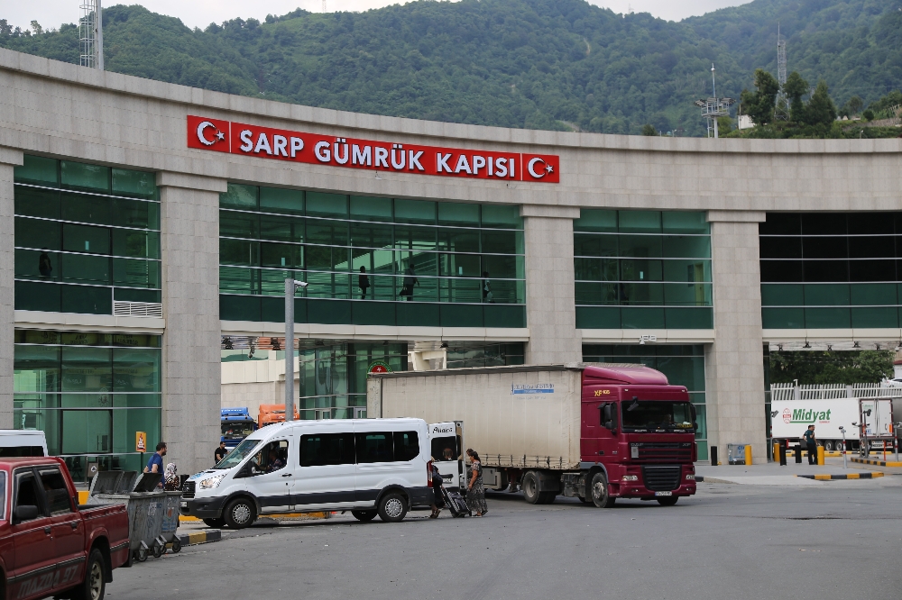 Türkiye ve Gürcistan Sarp Sınır Kapısı’nı karşılıklı olarak yolcu trafiğine kapatacak