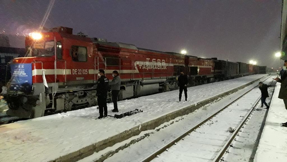 Türkiye’den Çin’e giden ilk ihracat treni Kars’tan Gürcistan’a hareket etti