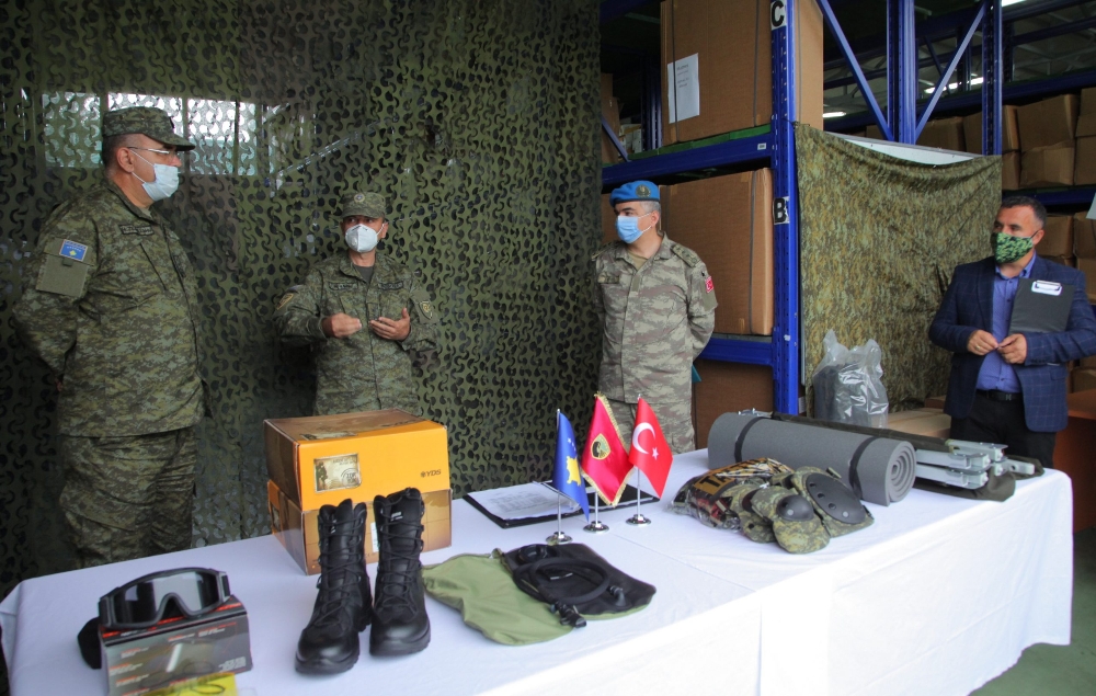 Türkiye’den Kosova ordusuna 742 bin 904 dolarlık ekipman bağışı